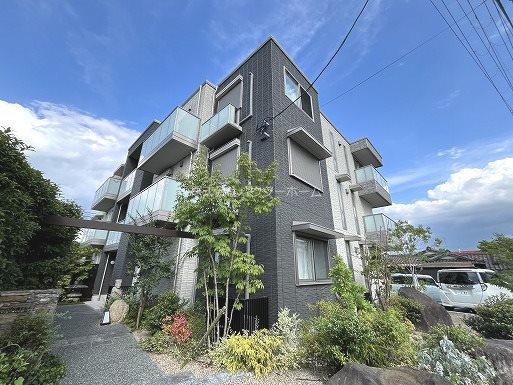 城陽市長池のマンションの建物外観