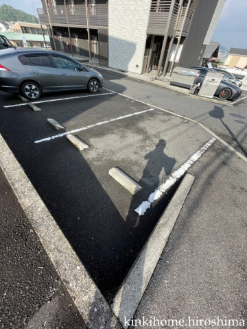 【広島市佐伯区千同のマンションの駐車場】