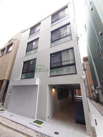 【新宿区片町のマンションの建物外観】