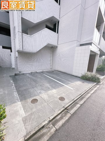 【名古屋市中区富士見町のマンションの駐車場】