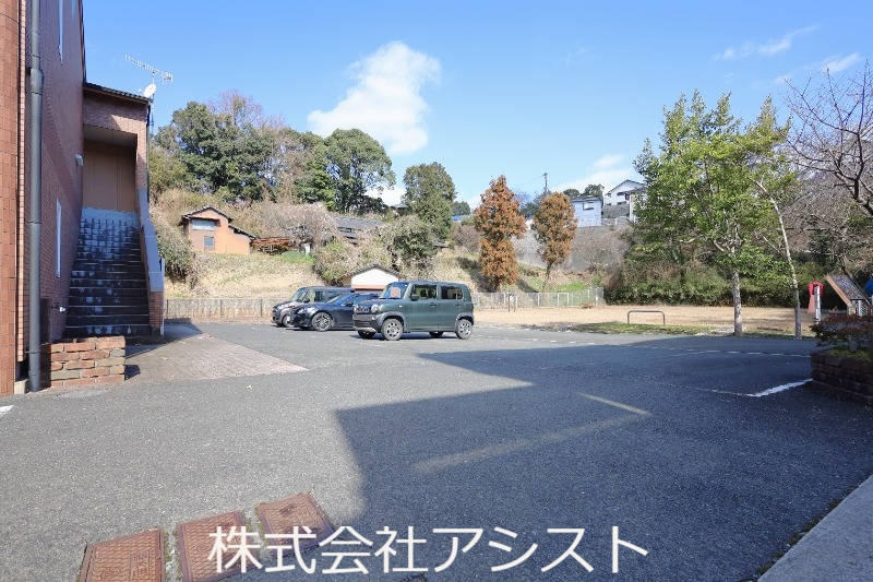 【飯塚市下三緒のアパートの駐車場】