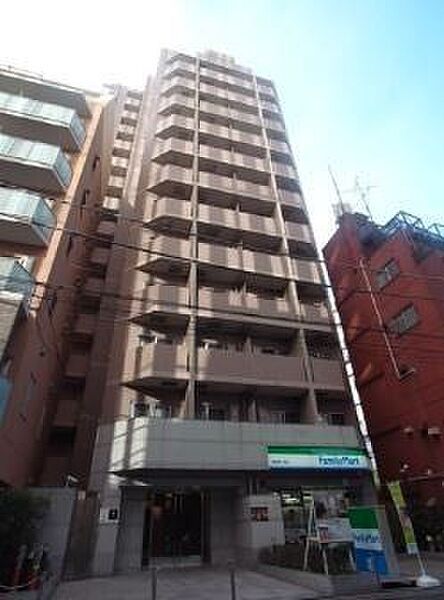 港区新橋のマンションの建物外観