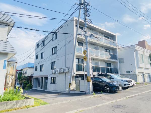 小樽市花園のマンションの建物外観