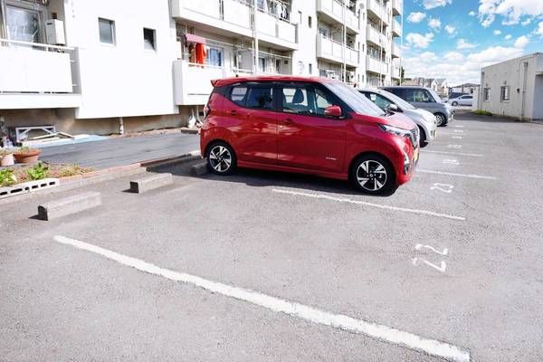 【愛甲郡愛川町春日台のマンションの駐車場】