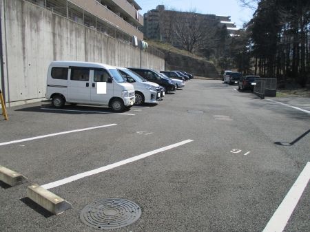 【千葉市若葉区貝塚のアパートの駐車場】