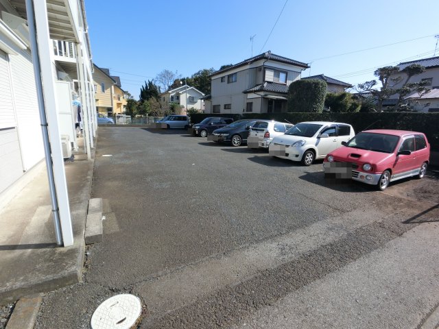 【富里市七栄のアパートの駐車場】