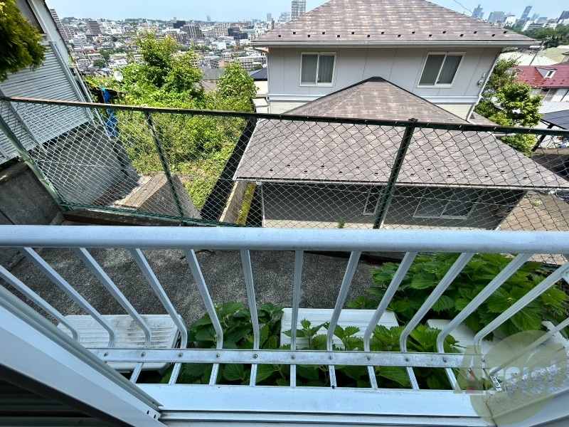 バルコニー　バルコニーはこんな感じです。風通しが良さそうですね