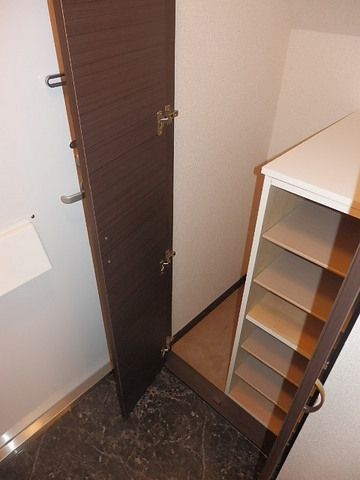 玄関　シューズボックス付きの玄関です