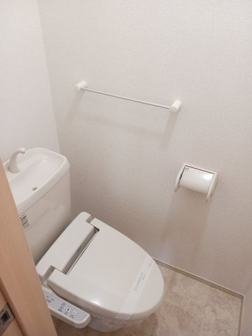 トイレ　トイレもきれいです