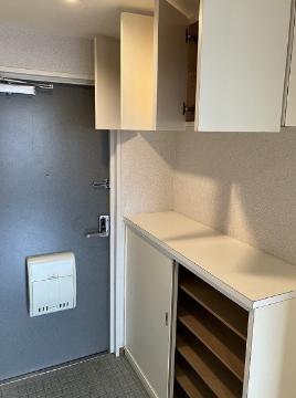 ヴィラシャリテ　玄関　シューズＢＯＸ