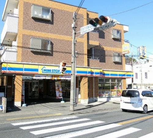 コンビニ　ミニストップ百合ケ丘店（コンビニ）まで776m