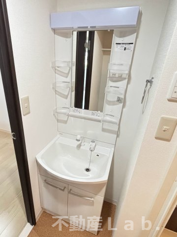 洗面設備　※同型反転タイプのお写真です。