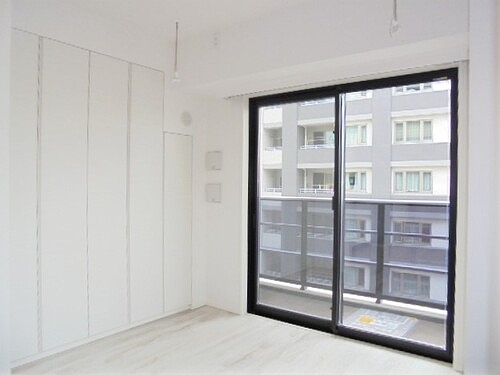 その他部屋・スペース　広くて明るい寝室