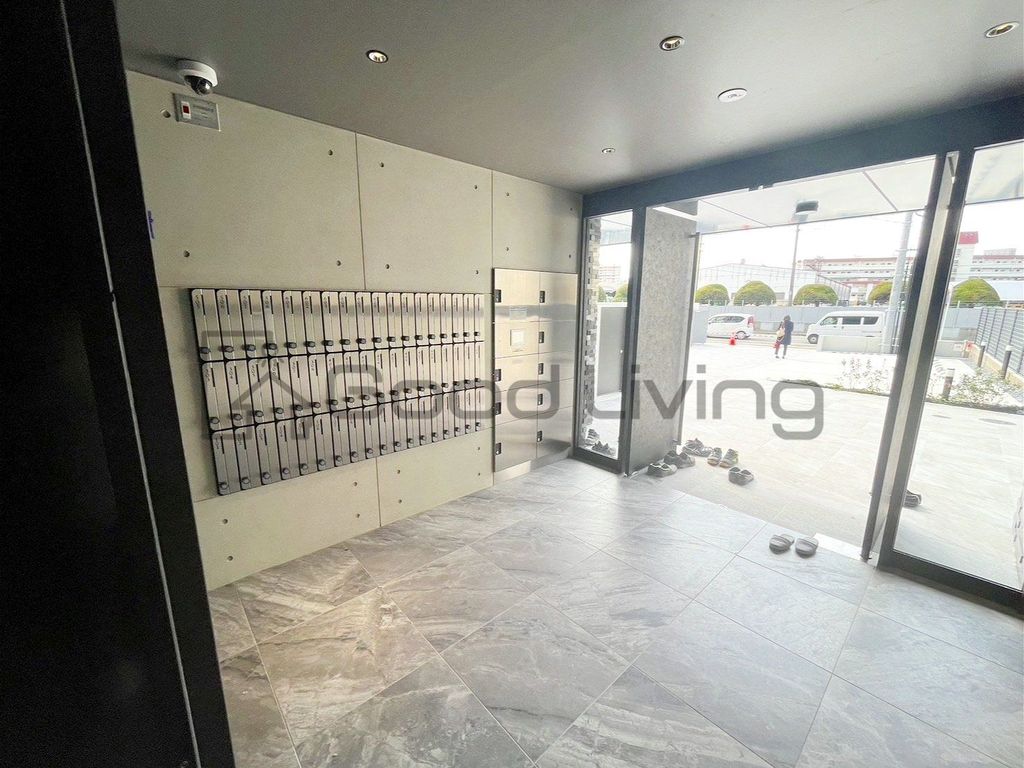 エントランス　嬉しい宅配ボックス付き