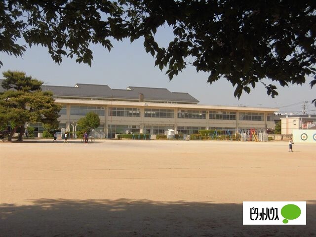 小学校　館林市立第一小学校（小学校）まで1367m