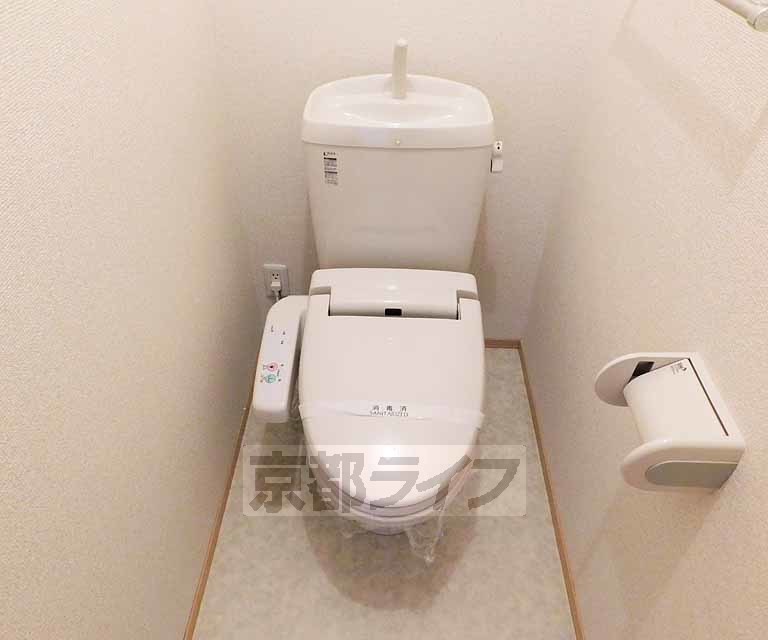 トイレ　ウォシュレットも付いてます！