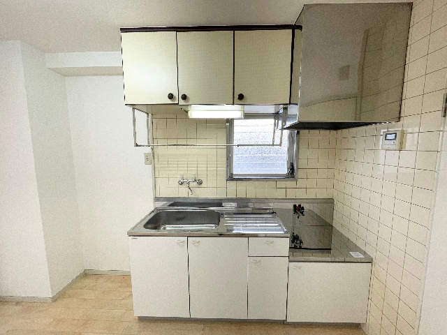 キッチン　※室内写真は別室サンプル写真。