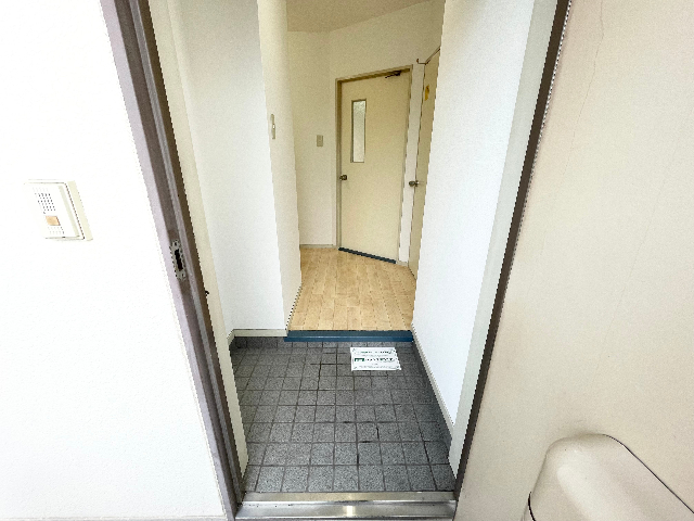 玄関　※室内写真は別室サンプル写真。