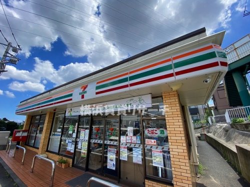 コンビニ　セブンイレブン横浜松見町3丁目店（コンビニ）まで412m