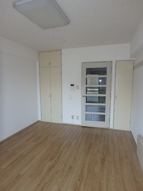 居室・リビング　駅前のこの立地に住まう。