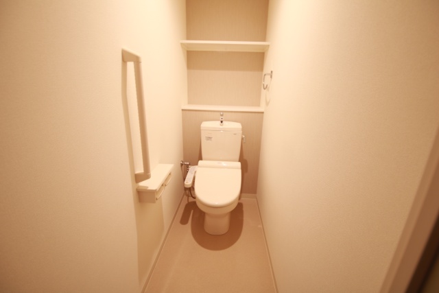 トイレ　※別室の参考写真の為、現況優先です。