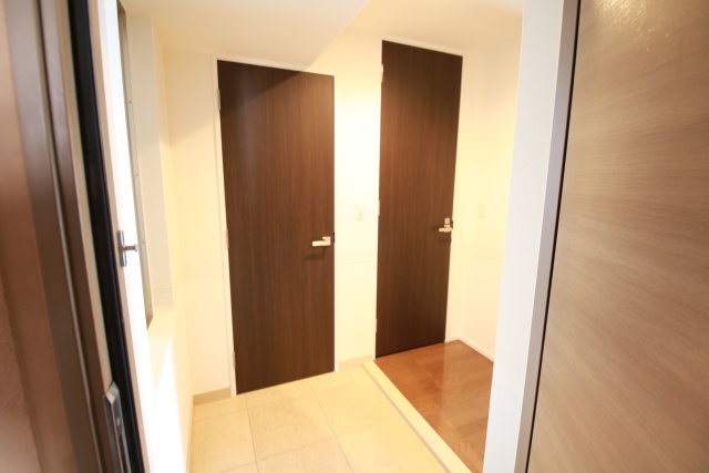 玄関　※別室の参考写真の為、現況優先です。