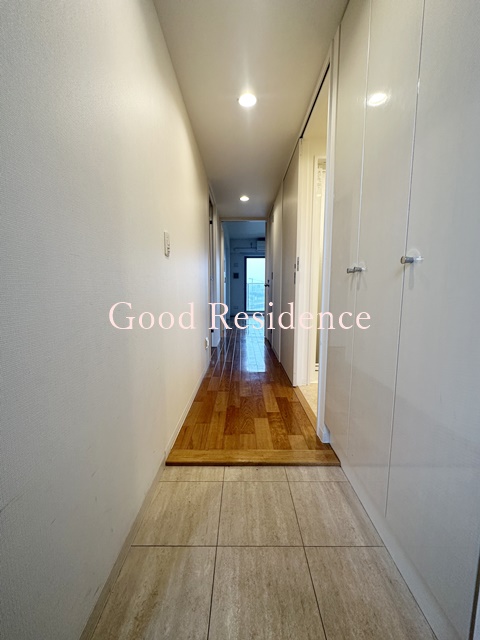 玄関　【大人気の床暖房・眺望良好・日当たり良好物件 】