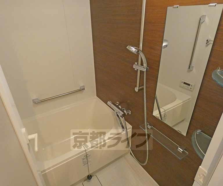 バス・シャワールーム　・お部屋によっては家具家電がついております。