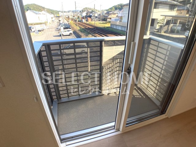 バルコニー　お洗濯にも便利なバルコニー付き