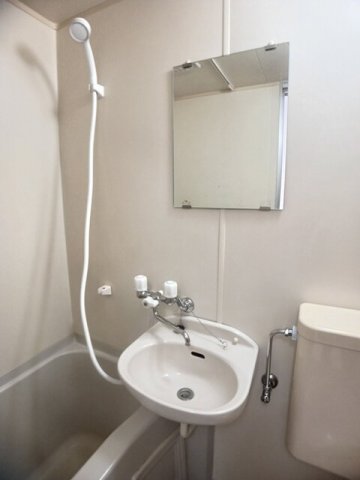 洗面設備　スペースが確保できる洗面所です