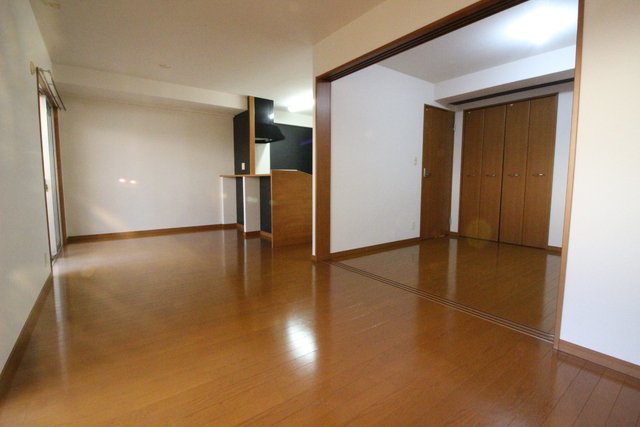 居室・リビング　南に面した広々リビングです。