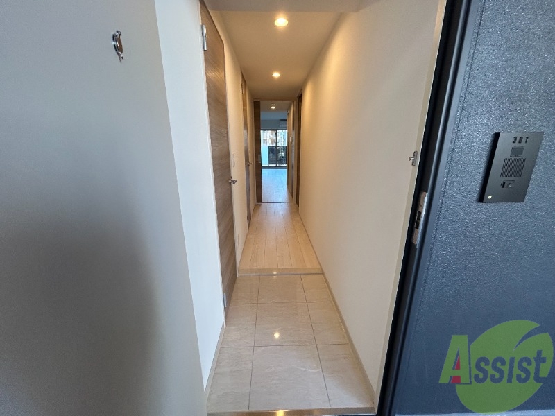 玄関　玄関口も広くて良いですね。荷物が多くても問題無く通れます。