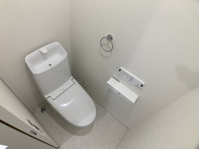 トイレ　温水洗浄便座付きのトイレ