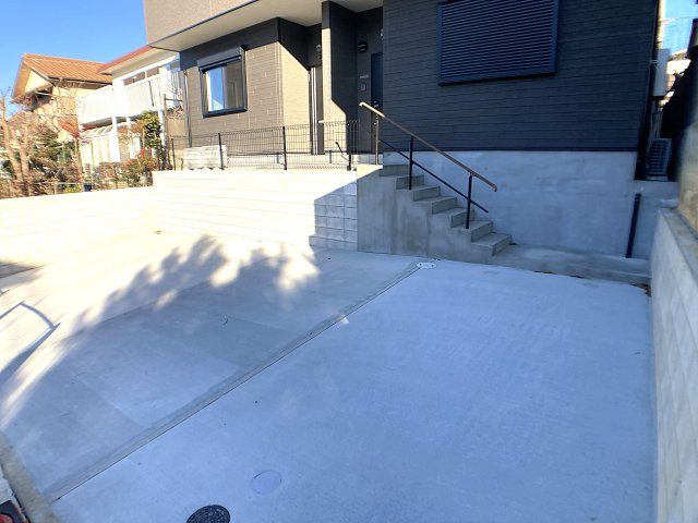 駐車場　駐車場1台分無料です