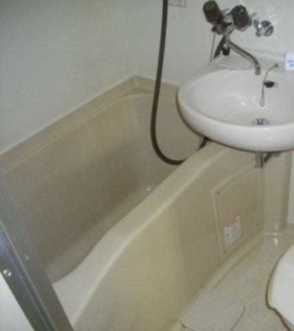 バス・シャワールーム　シンプルで機能的なユニットバスです♪