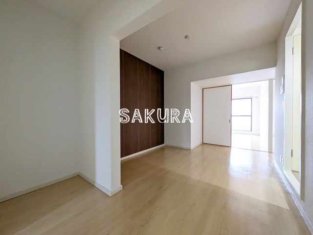 居室・リビング　使いやすい形の為、レイアウトを楽しめます♪