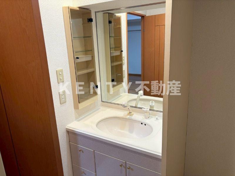 洗面設備　脱衣スペースもあります