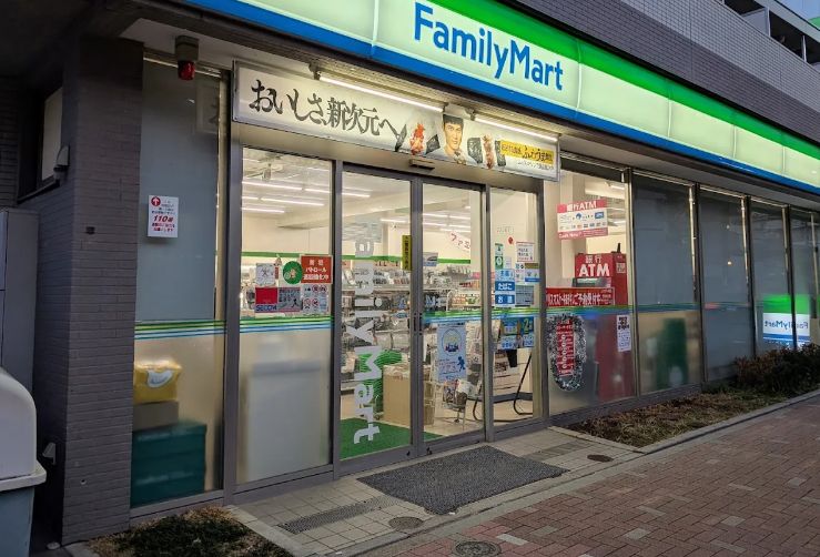 コンビニ　ファミリーマート平野二丁目店（コンビニ）まで320m