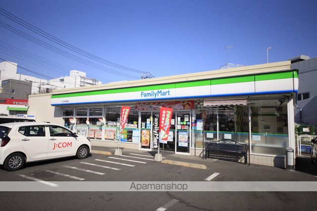 コンビニ　ファミリーマート（コンビニ）まで600m