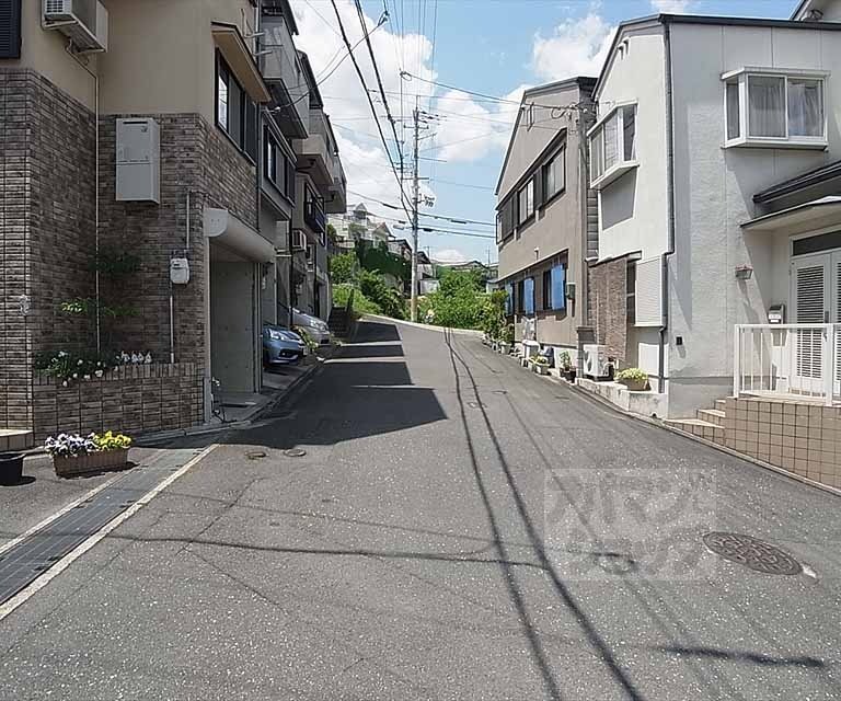 その他　前面道路です。