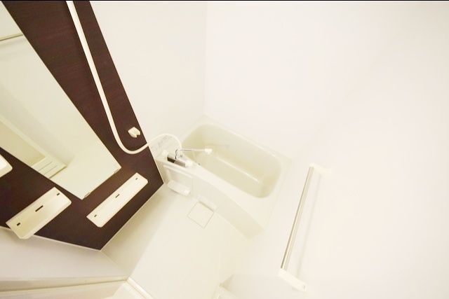 バス・シャワールーム　浴室乾燥機付きです♪