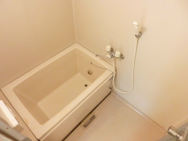 バス・シャワールーム　清潔感のある浴室です。