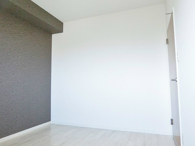 その他部屋・スペース　モノクロームカラーの洋室