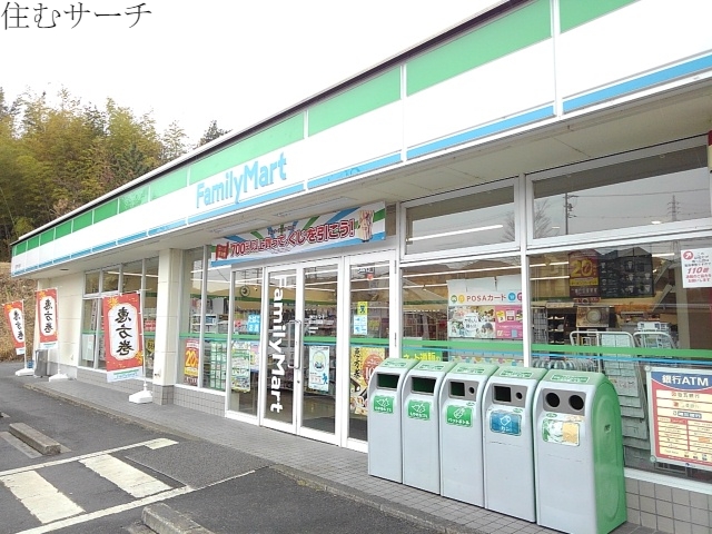コンビニ　ファミリーマート川島店（コンビニ）まで1300m