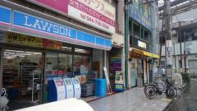 コンビニ　ローソン新城駅前店（コンビニ）まで665m