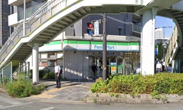 コンビニ　ファミリーマート　新大阪駅東口（コンビニ）まで692m
