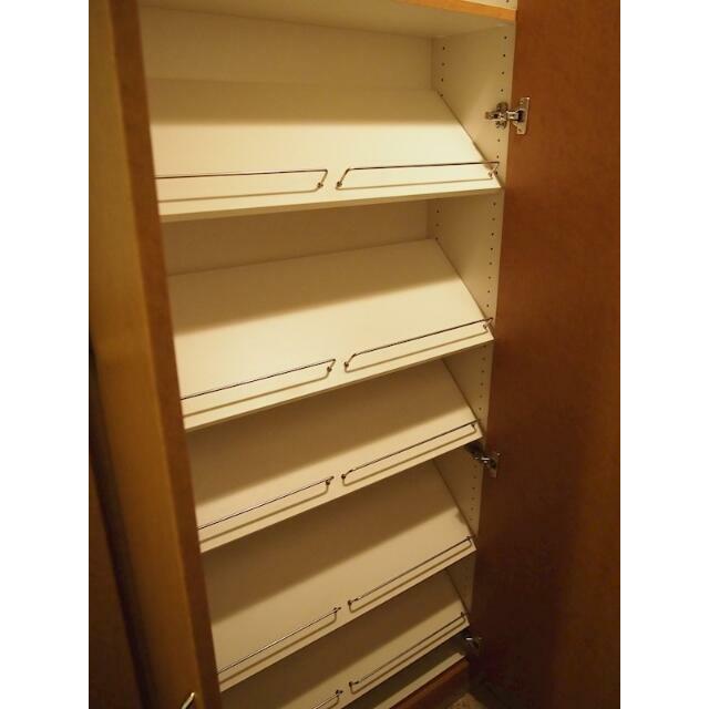 その他　下足入