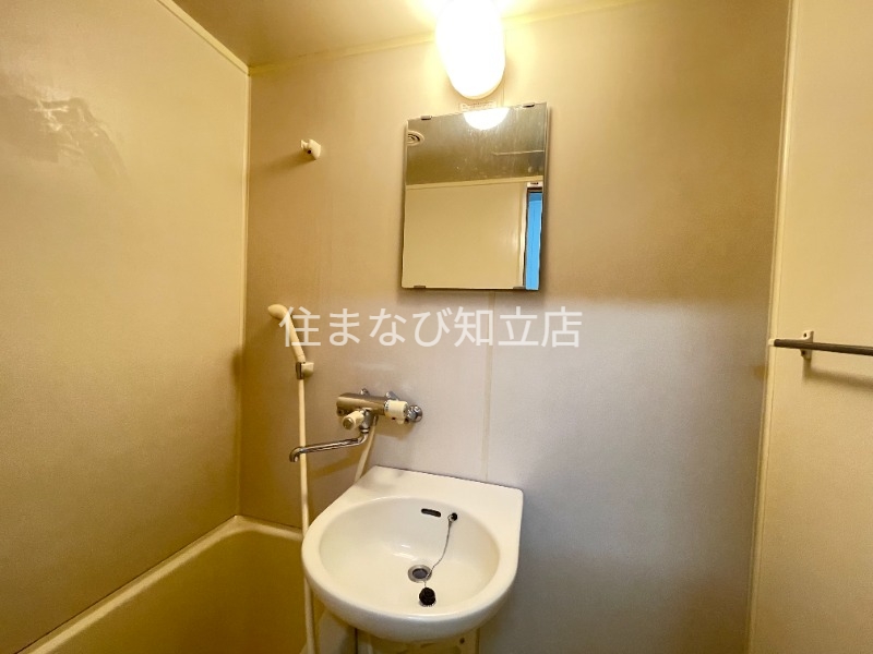 洗面設備　別室同型写真