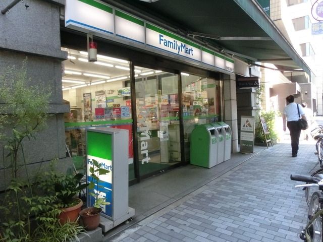 コンビニ　ファミリーマート（コンビニ）まで135m