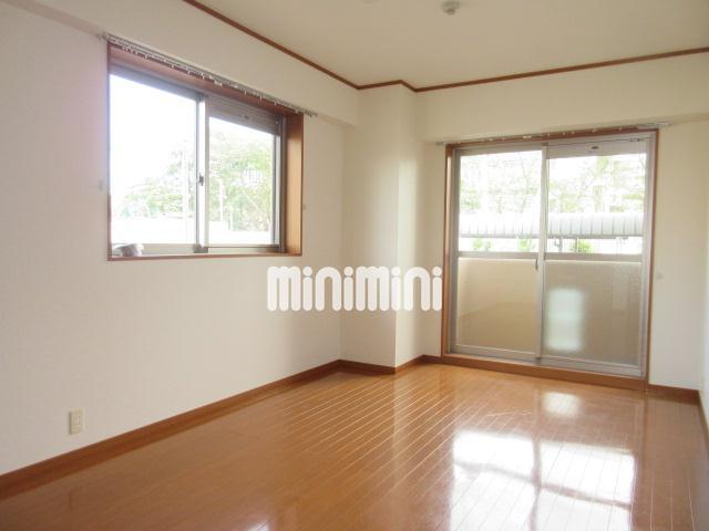 眺望　角部屋で窓が多く明るいです
